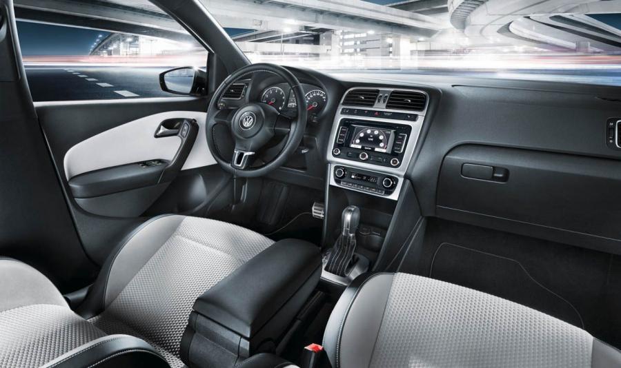  Volkswagen CrossPolo Urban White 2012 года  (фото 2 из 6)